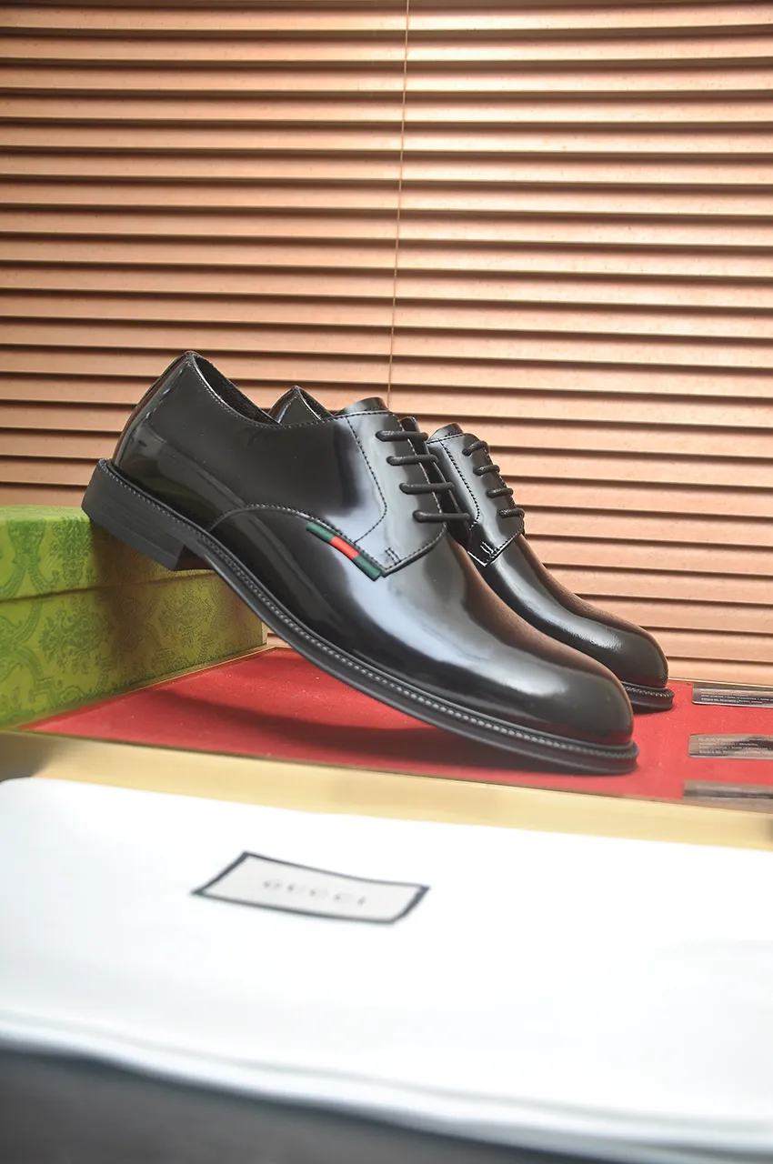 Men's shoes💰500💶Italy's top luxury men's shoe giant (GUCCI) (Gucci) (full cowhide lining) new arrival🍃Original European style🔰 Pleasant to the eye😍In order to make the shoes more durable and non-deformable🌀The production continues to follow traditional methods but there is still no lack of innovation💪Choose original sheepskin for the leather♻️ Smooth and natural And extra bright ⭐Made of imported cowhide, the first choice of rich people 38-45 (45 customized)
